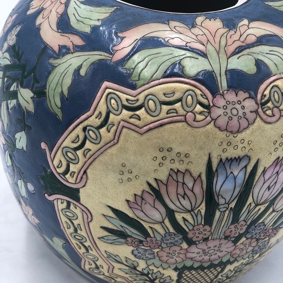 Medium Floral Vase - Picture 2 of 6